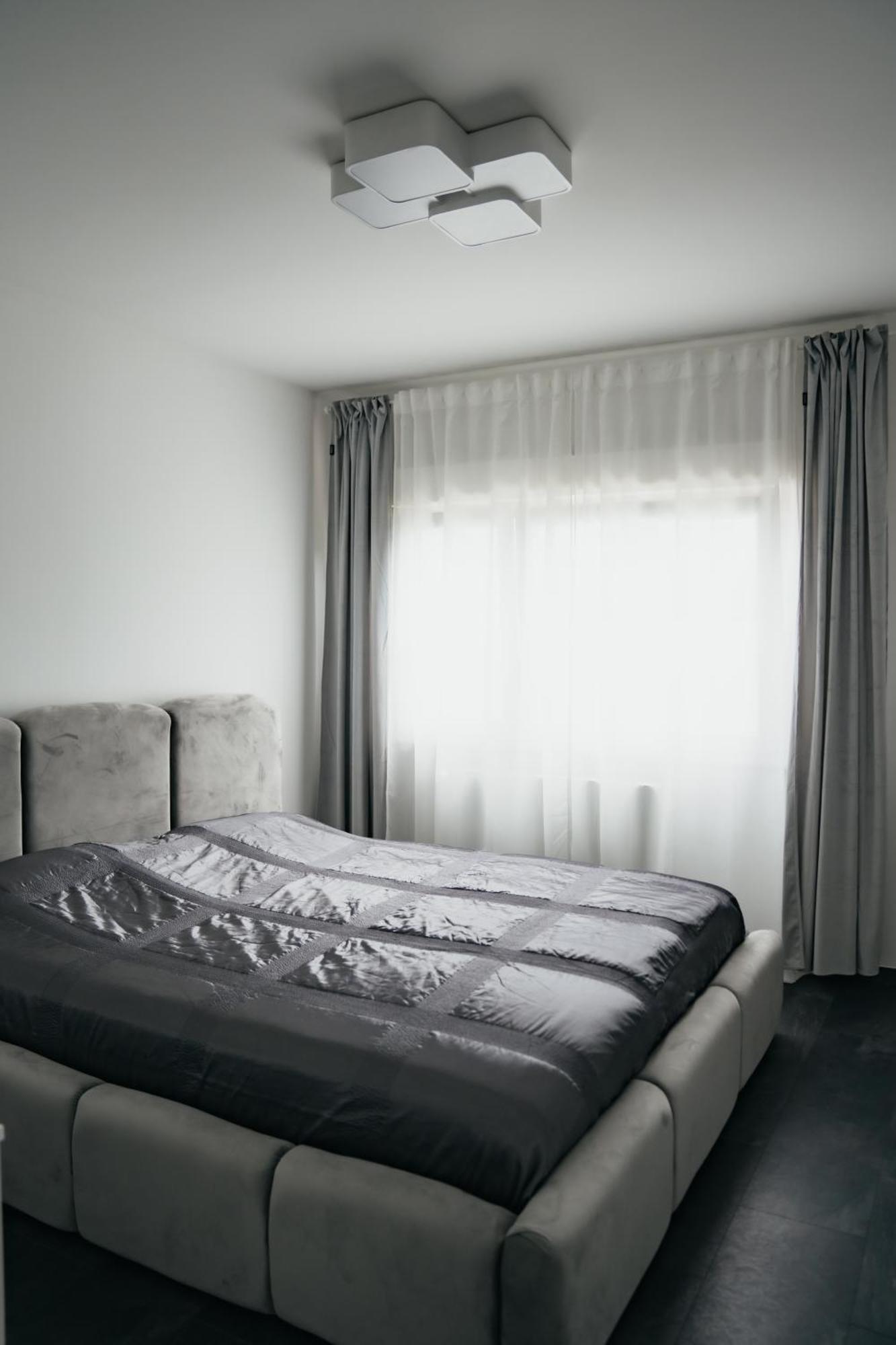 Apartment E&s