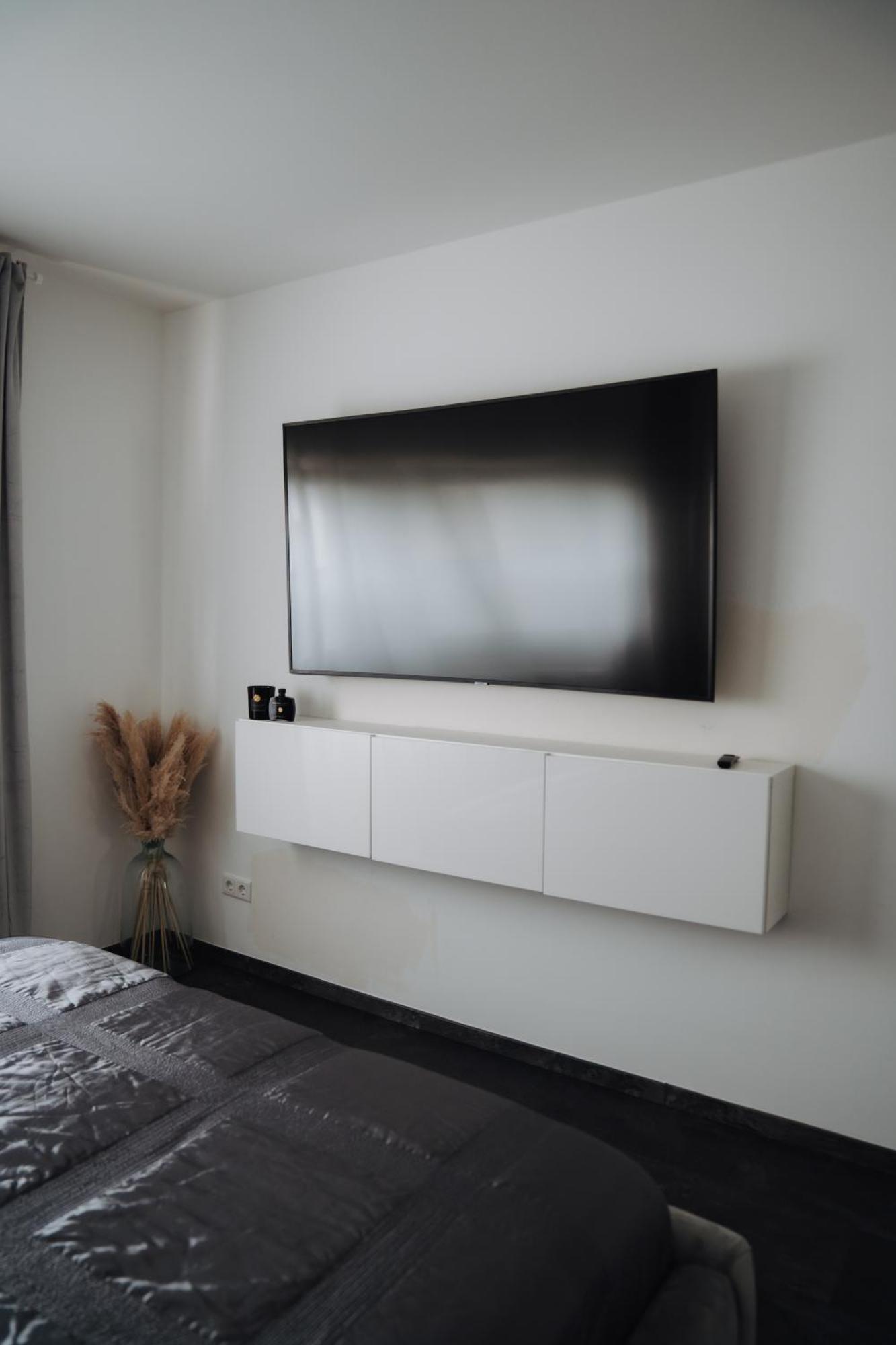 Apartment E&s